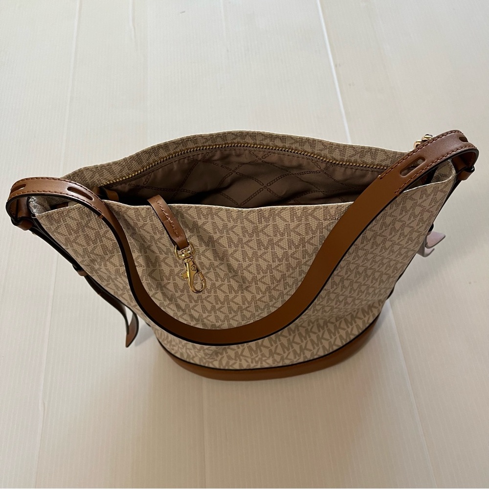 Michael Kors Reese Large Logo Gold Chain Shoulder Bag Cream With Tan Leather - Picture 10 of 16